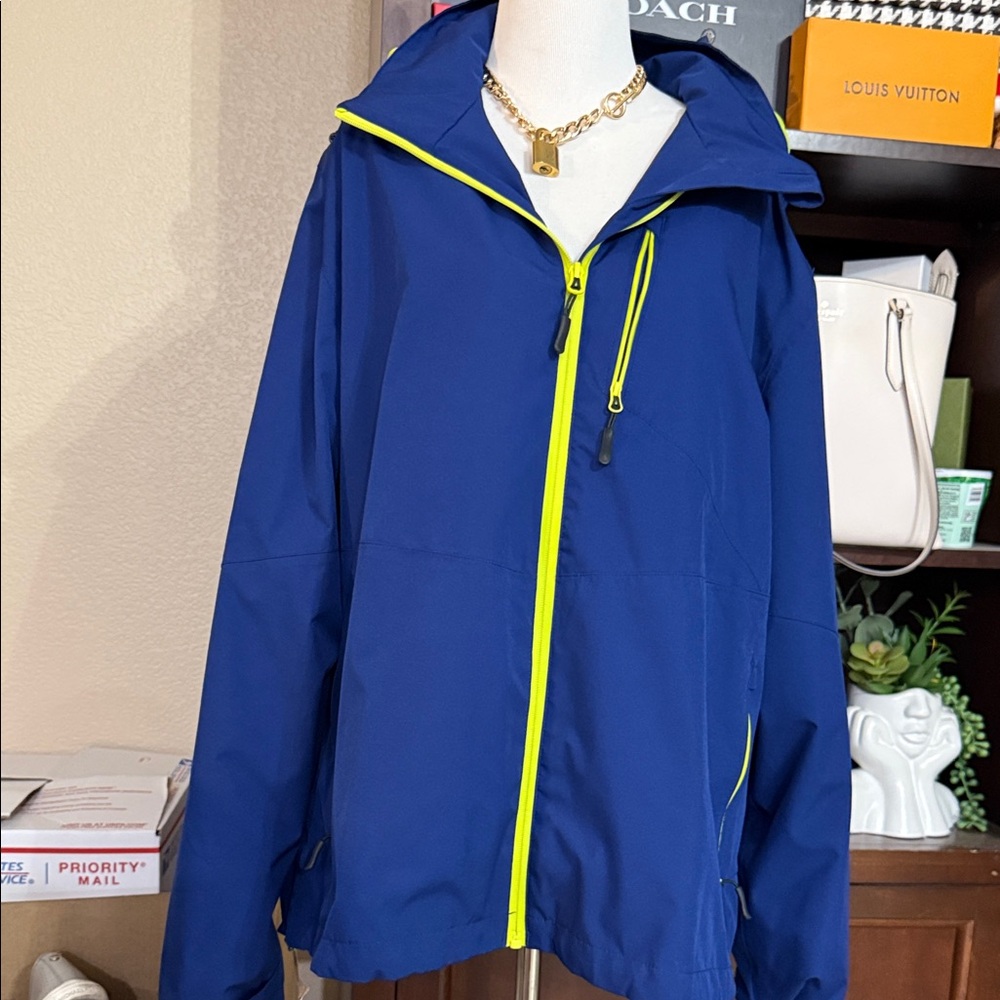 Woman’s Little Donkey Andy Performance Jacket in Blue with Neon Accents EUC XXL